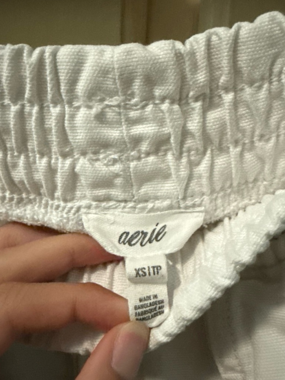 aerie White Elastic-Waist Cargo Shorts with Zip Pockets - Picture 2 of 3